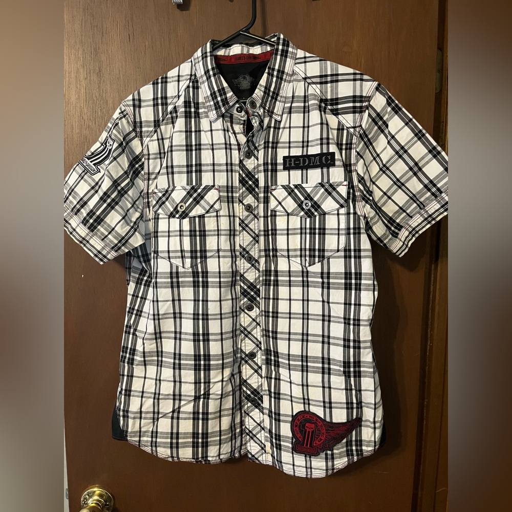 Men’s Harley Davidson button tee